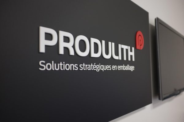 Enseigne de Produlith Enseigne murale de Produlith - Solutions stratégiques en emballage